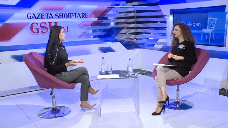 “Kunati më futet i zhveshur në shtrat”, e reja rrënqeth me dëshminë