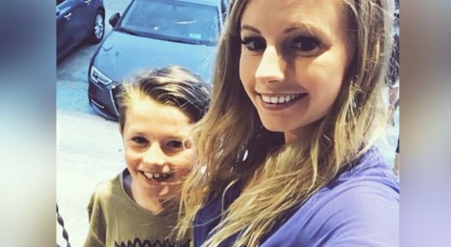 Nënës i bie të fikët në timon, e shpëton djali i saj 8-vjeçar