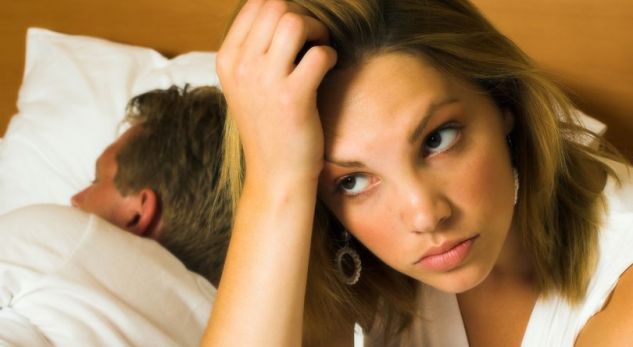 Gruaja nxjerr në shitje bashkëshortin