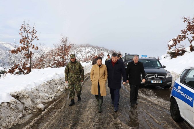 Moti i keq/ Ministria e Mbrojtjes “ultimatum” bashkive të vendit