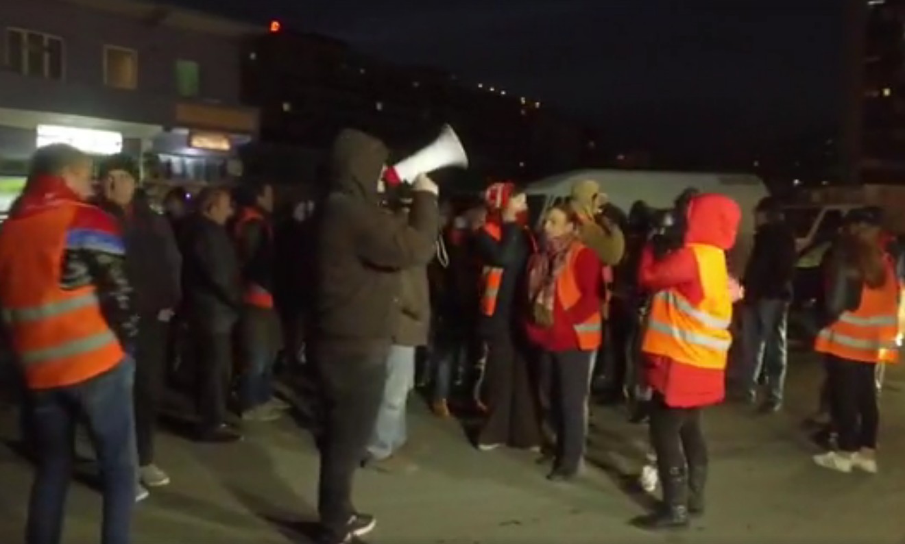 Vijon protesta te Unaza e Re, të pranishëm edhe deputetë të PD-së