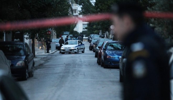 Shqiptari qëllon bashkëshorten me thikë, 45-vjeçarja në koma