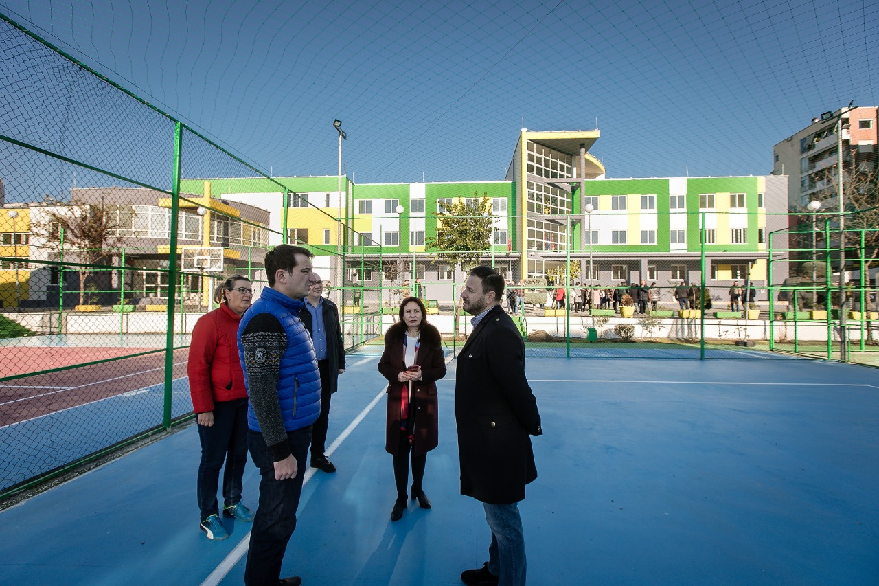 Veliaj: Këtë vit hidhen themelet për 17 shkolla të reja