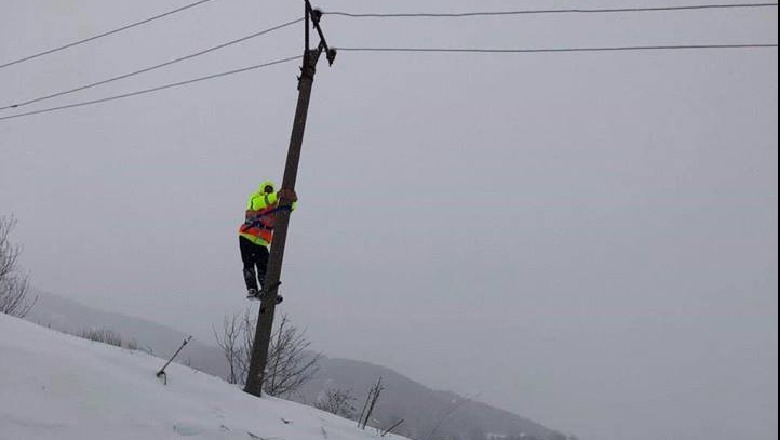 I ra infarkt teksa riparonte defektet në rrjetin elektrik, vdes punonjësi i OST-së