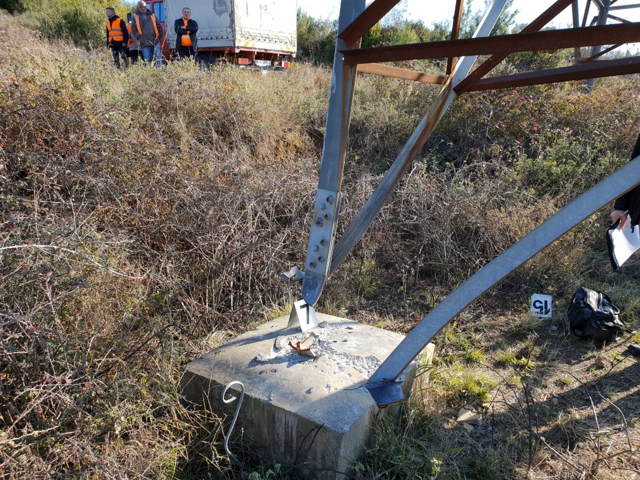 Eksploziv shtyllës së tensionit, pasoja të rënda në furnizimin me energji, reagon OST