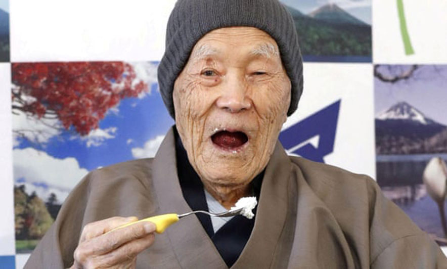 Mbyll sytë në moshën 113-vjeçare burri më i vjetër i botës