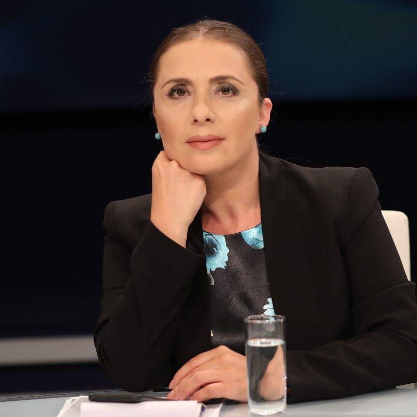 Ironia e gazetares me policinë: Vlora po zien, aman kujdes gjobat për kundërvajtje