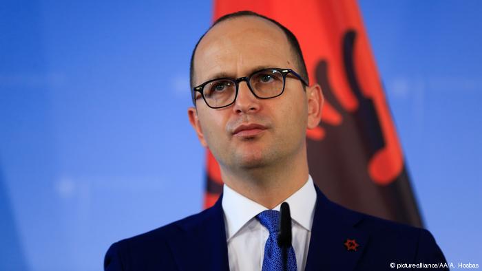 DW: Diplomacia e Shqipërisë në ngërҫ, pse Bushati anuloi takimin në Berlin