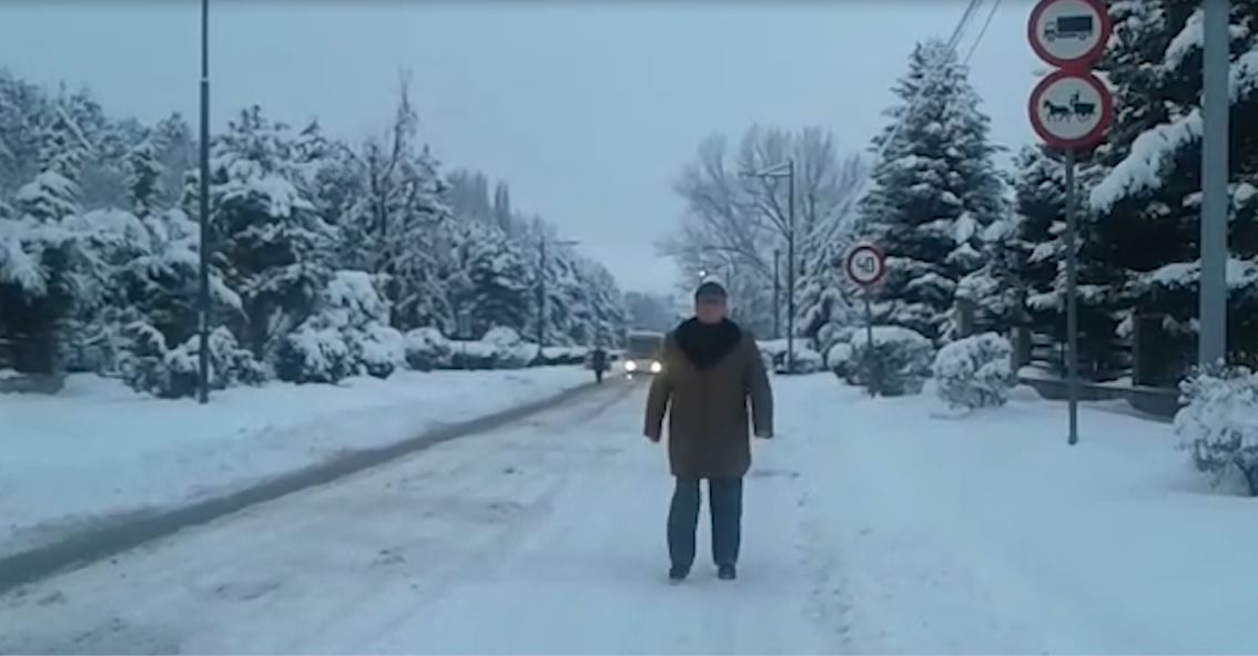 Moti i keq, Universiteti i Korçës pezullon mësimin për sot dhe nesër