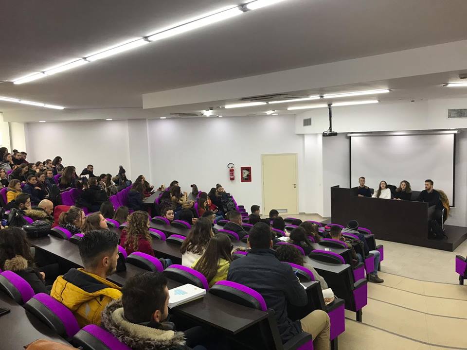 Studentët e UAMD-së paralajmërojnë bojkot, ja çfarë pritet të ndodhë nesër