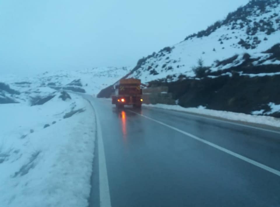 Përmirësohet gjendja e rrugëve, kalimi me zinxhirë vetëm në pak zona