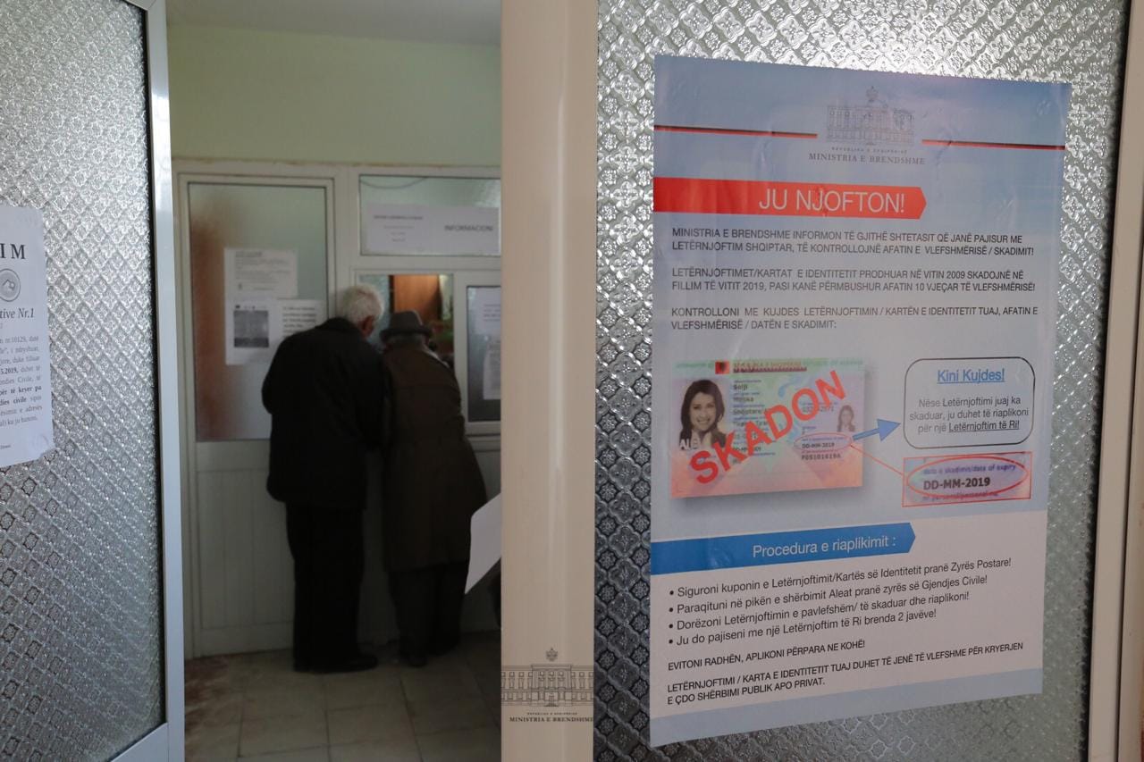 Ministria e Brendshme: Zyrat e aplikimit për karta ID, të hapura edhe të shtunën
