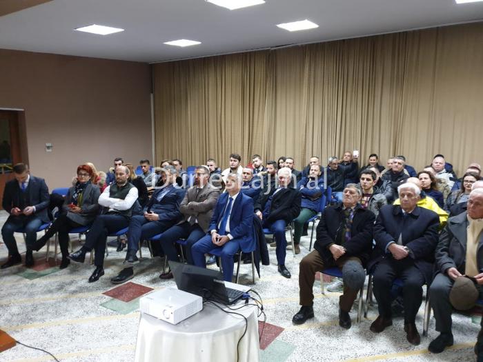 Durrës, shoqata “Çamëria” feston 28-vjetorin e krijimit, nderon me çertifikata mirënjohjeje anëtarë të saj (FOTO & VIDEO)