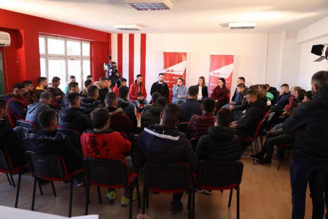 Kryemadhi: Rinia ka sjellë ndryshimet në Shqipëri, mos u ndalni