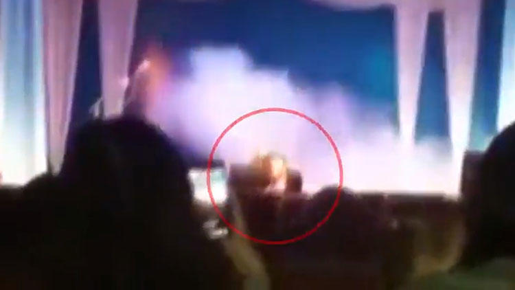 Këngëtarja vdes nga ataku, po performonte në skenë (VIDEO)