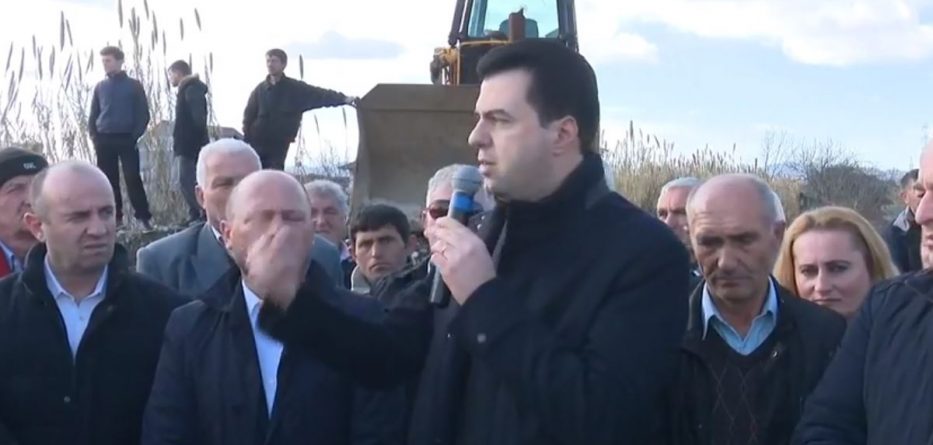 Basha ftesë për 16 shkurtin: Shqipëria nuk qeveriset, por sundohet nga një bandë