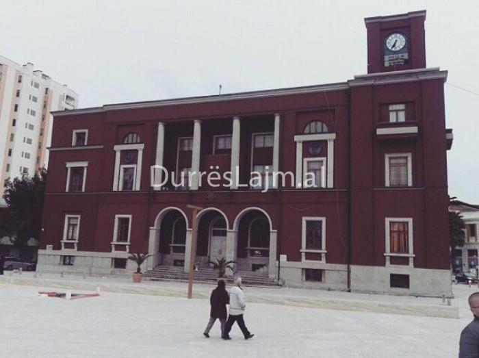 Çfarë po bën shërbimi social në bashkinë e Durrësit për endacakët e qytetit?