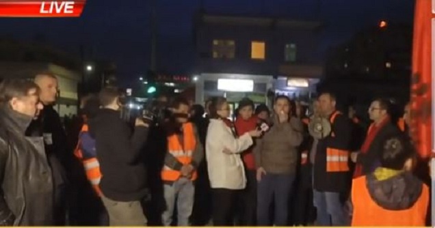 Unaza/ Deputetët e opozitës thirrje qytetarëve që të bashkohen në protestën e 16 shkurtit