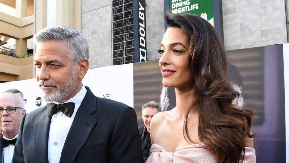 George dhe Amal Clooney duan fëmijën e tretë