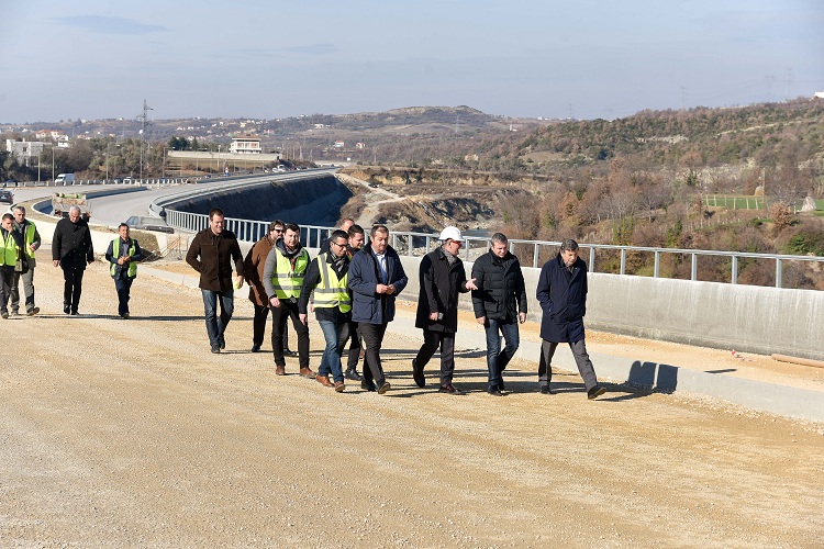 Ministri Gjiknuri dhe drejtori i ARRSH-së inspektojne kantierin e Tiranë-Elbasan