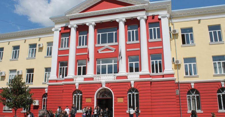 Pedagogët e Filologjikut në grevë: Të rrëzohet Ligji për Arsimin e Lartë