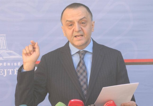 Meta ktheu ligjin për kadastrën, Lame ironi: Ju admiroj, s’kishte asnjë argument