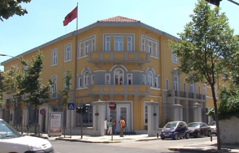 “VKM për bursat e tarifat”, vjen reagimi i Ministrisë së Arsimit