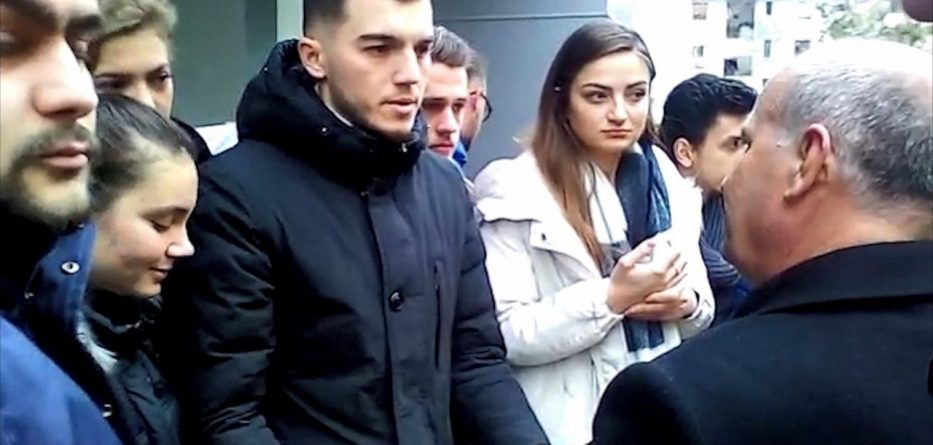 Tension te Fakulteti i Drejtësisë, përplasje mes studentëve