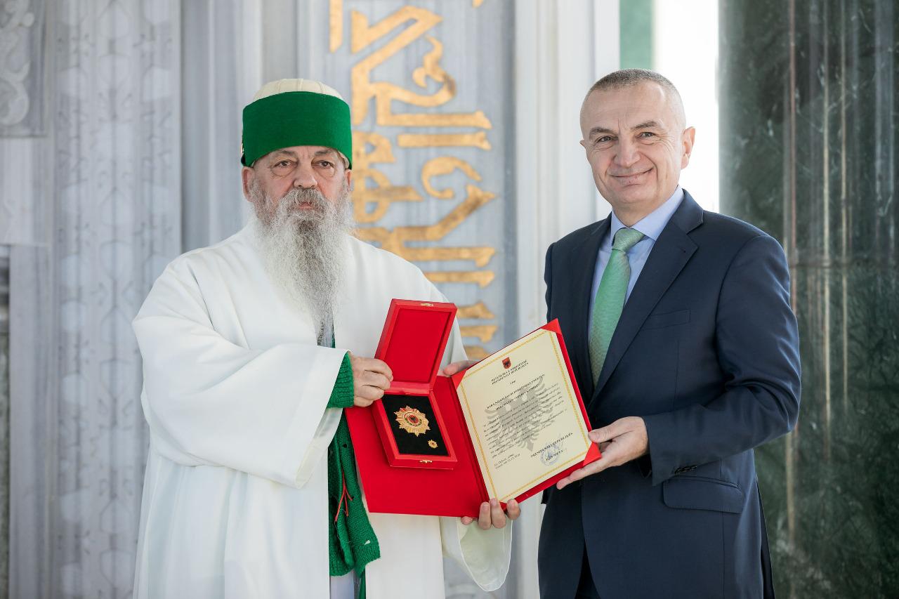 Presidenti Meta vlerëson pas vdekjes Baba Njiazi Salih Dede