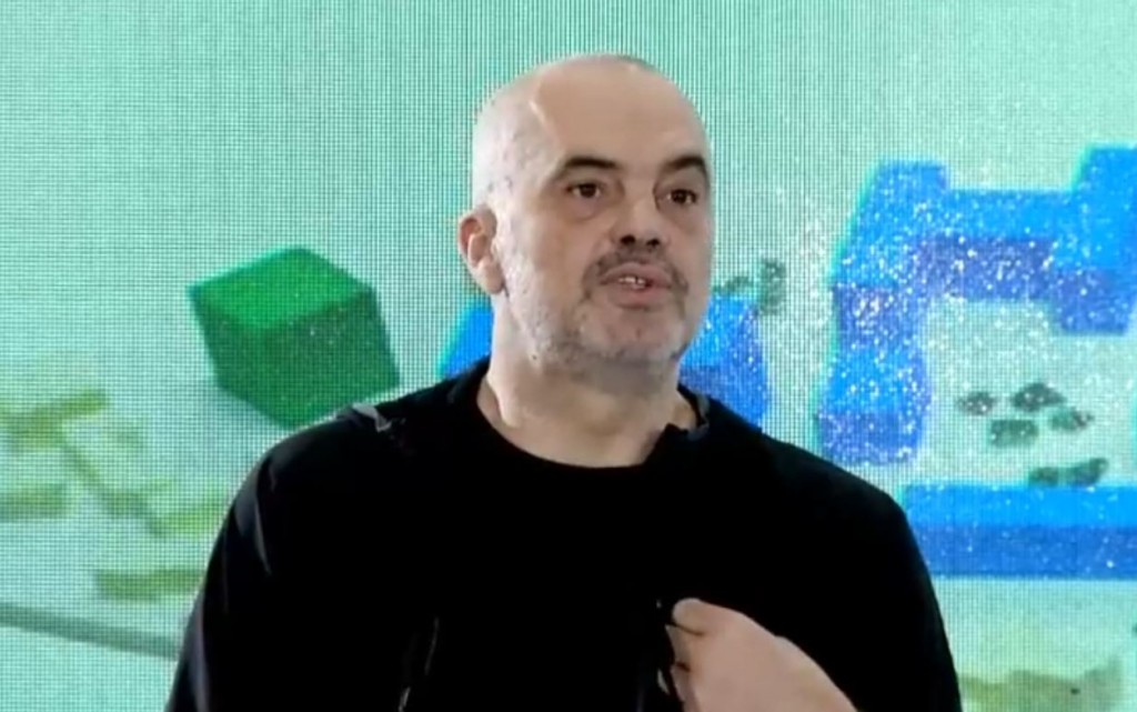 Studentja-Ramës: Paguhesh me taksat e mia. Kryeministri e nxjerr jashtë