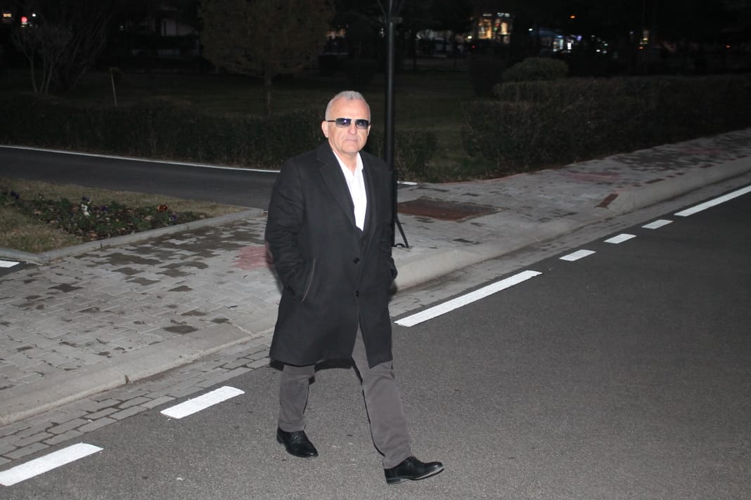 Deputeti i qarkut Durrës që mbaroi universitetin 3 dekada pas shkollës së mesme