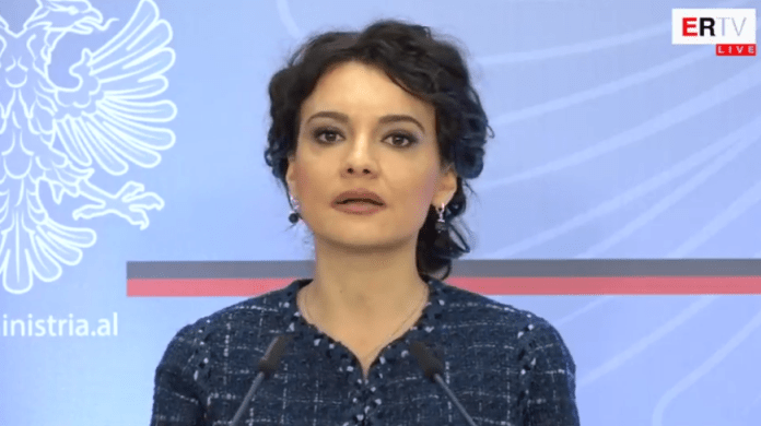 Spiropali: Qeveria s’mund të ndërhyjë me forcë në universitete, rektori të marrë përgjegjësitë