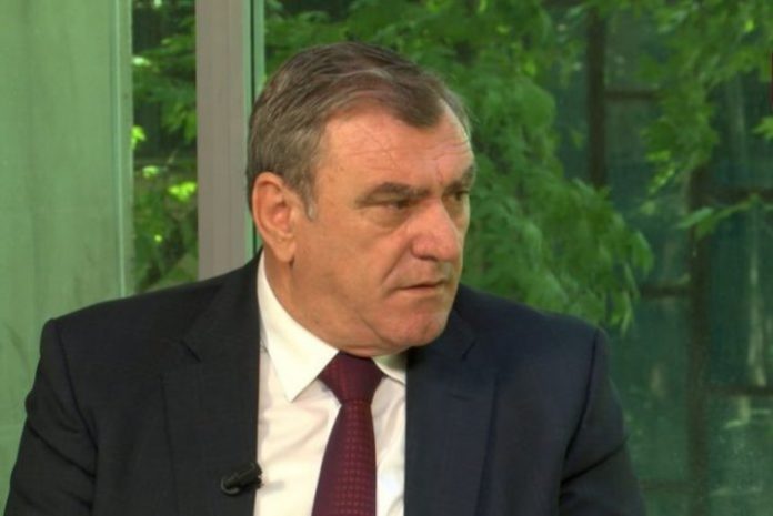 Agron Duka ‘ndez motorët’ për fushatën zgjedhore