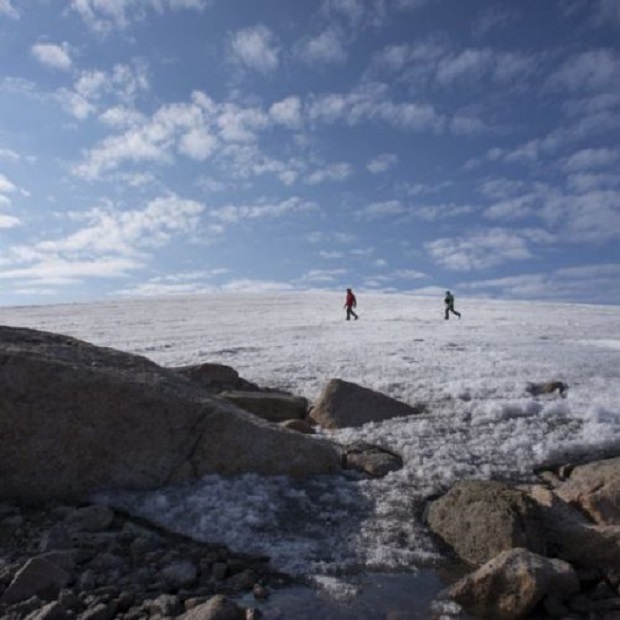 Shkrihen akujt, dalin në ‘dritë’ toka të reja