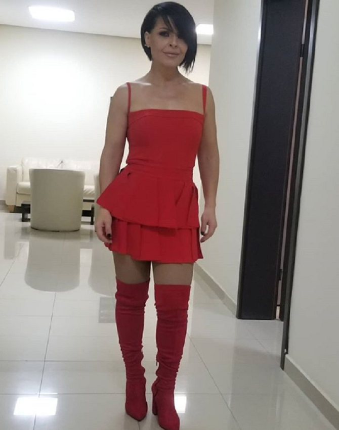 Këngëtarja e njohur gdhend në trup emrat e dy vajzave të saj