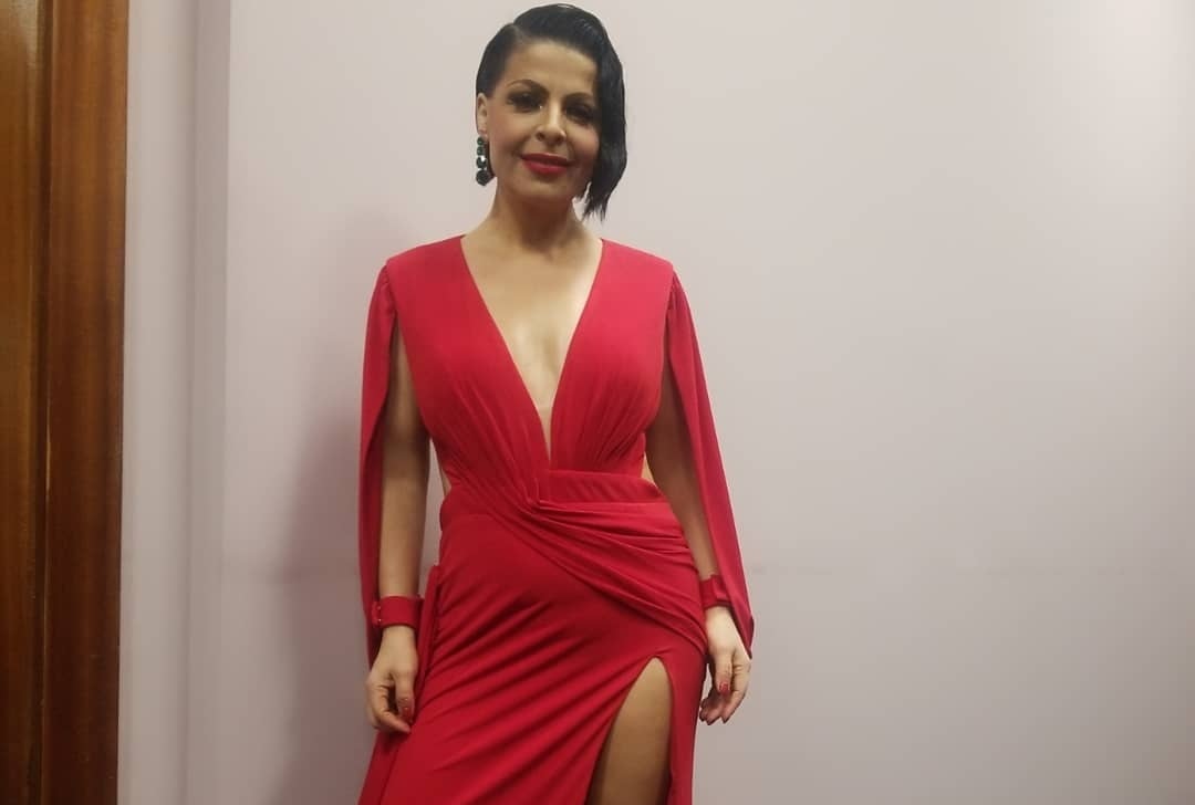 Komentuesi i shkruan ‘plakë’ Aurela Gaçes, e dini si përgjigjet këngëtarja moskokëçarëse? (FOTO)