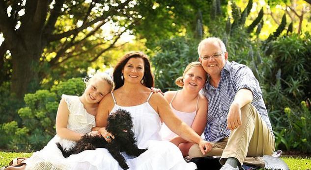 Të gjithë po tallen me kryeministrin pas kësaj fotoje…