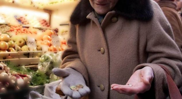 Vdes e vetmuar dhe në varfëri, zbulohet se kishte qenë shumë e pasur