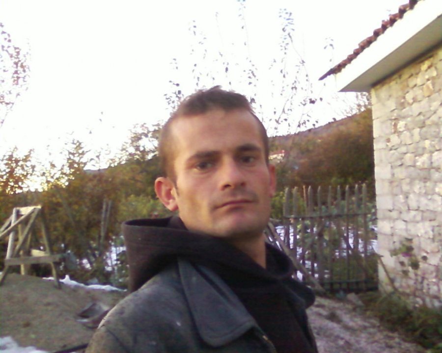 Ky është vëllai që vrau për nderin e motrës