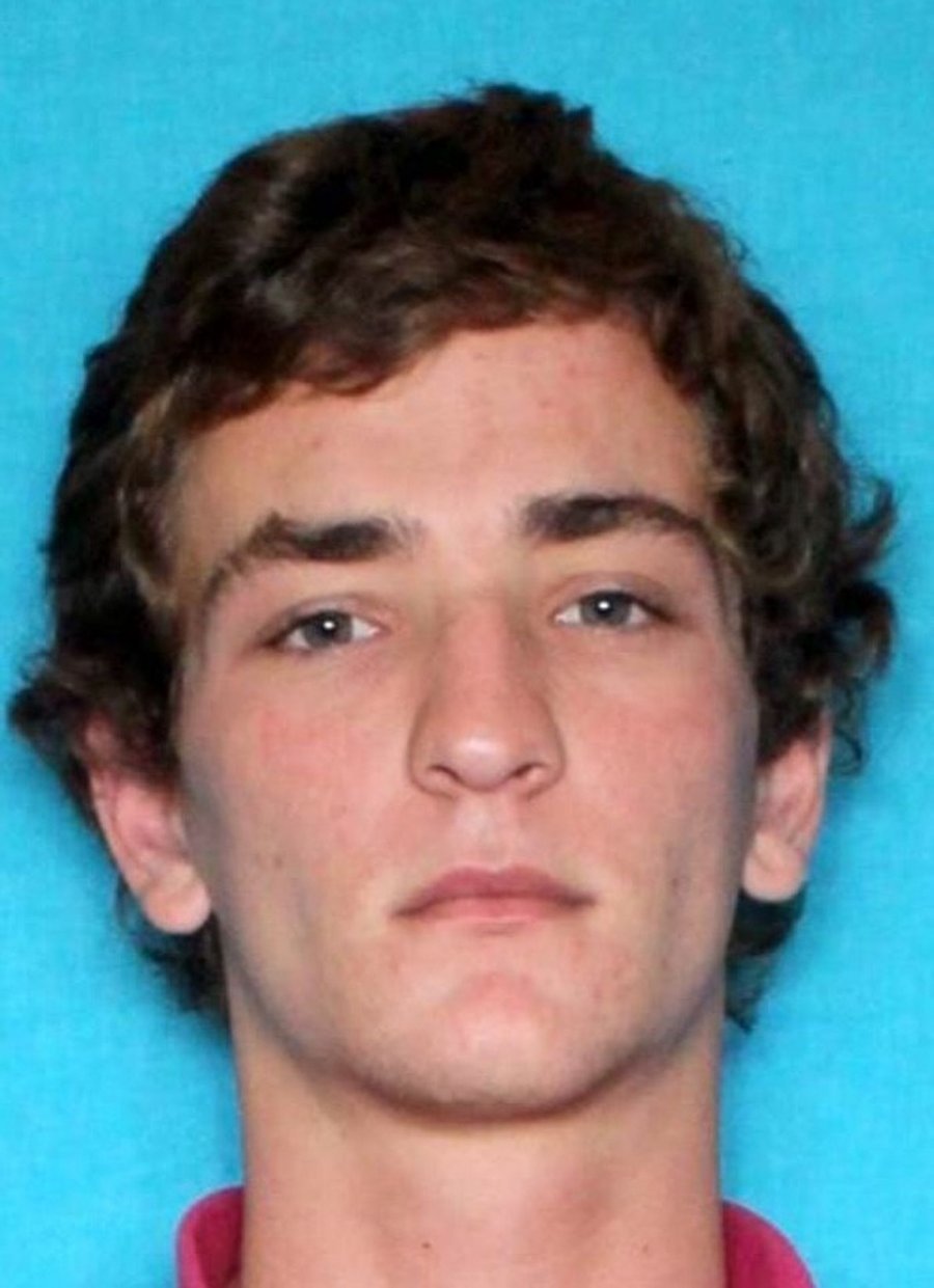 Masakra, 21-vjeçari vret prindërit dhe 3 persona të tjerë