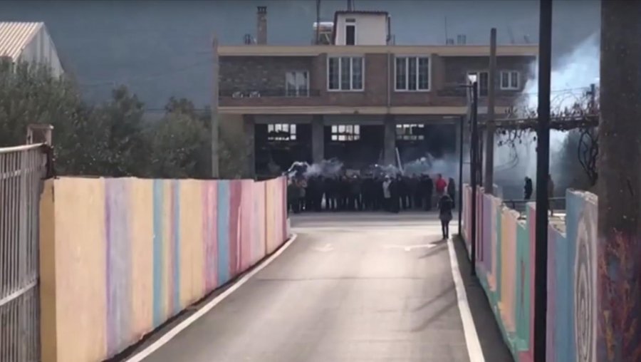 Mbledhja e qeverisë, Rama pritet me protesta në Elbasan