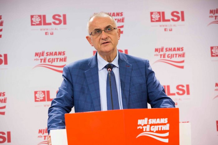 Vasili: Rama pastron para, Shqipëria në moment ulëritës, dilni në protesta