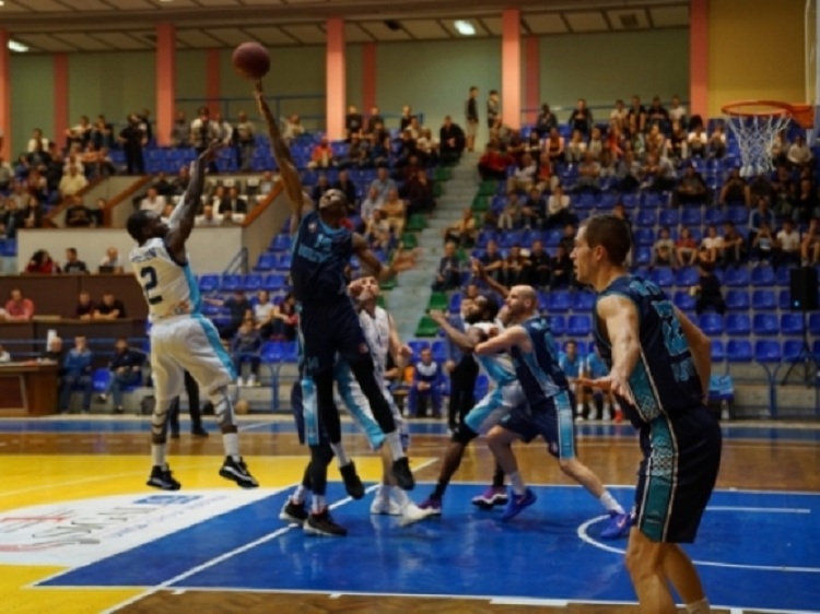 Basketboll/ Teuta rikthehet te suksesi në Ligën Ballkanike, fitore dramatike ndaj rivalëve kazakë