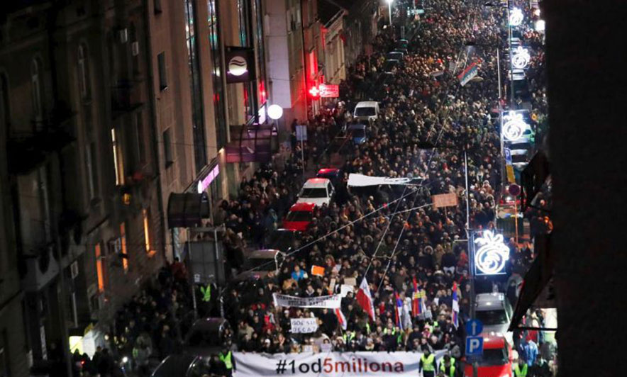 Mbi 10 mijë protestues kundër Vuçiçit: Liria e medies, parakusht për zgjedhjet