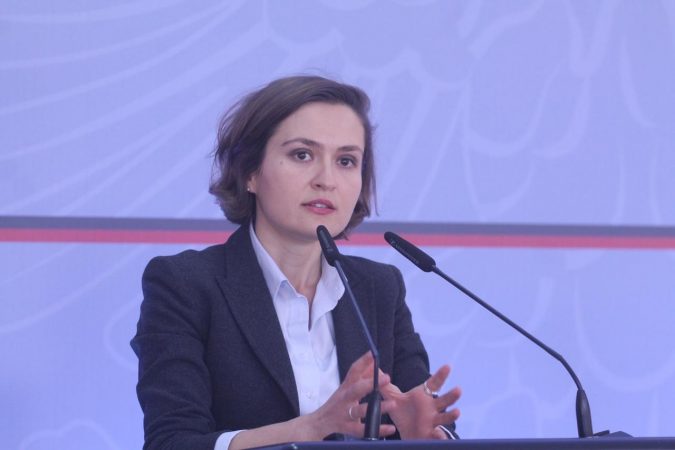 Ministrja e Arsimit thirrje studentëve: Mos bllokoni punën në sekretariate