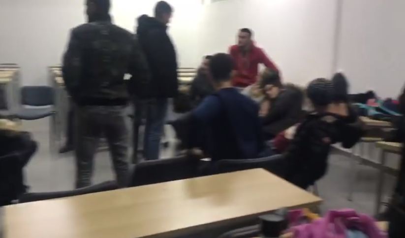 Nata e tretë e ngujimit të studentëve të Durrësit, thirrje për bashkim (FOTO+VIDEO)