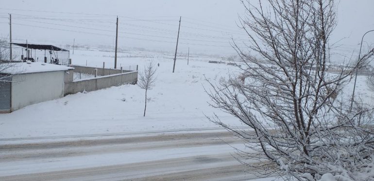 Vijojnë të bllokuara fshatrat e Korçës