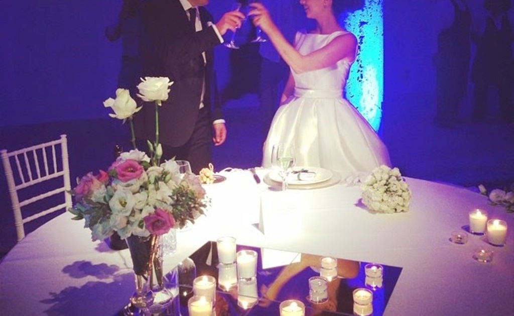 Ftesa e pazakontë e dasmës: “Merrni ushqim me vete dhe zarfin me para”