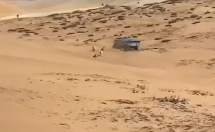 Dakar 2019, ja si kamioni i pilotit rus aksidenton rëndë spektatorin (VIDEO)