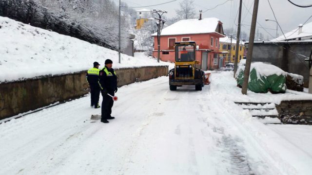 Doli për të marrë ushqim për familjen, gjendet i ngrirë 53-vjeçari
